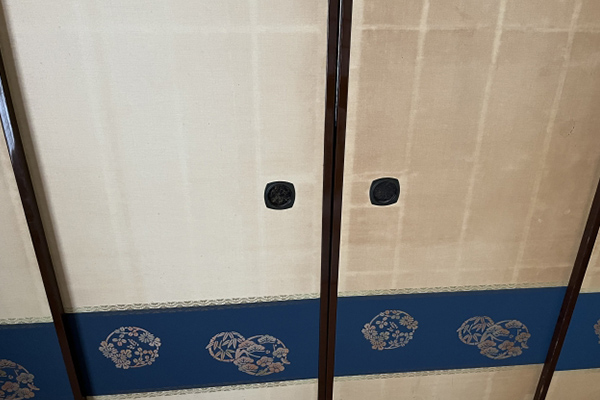 変色した襖